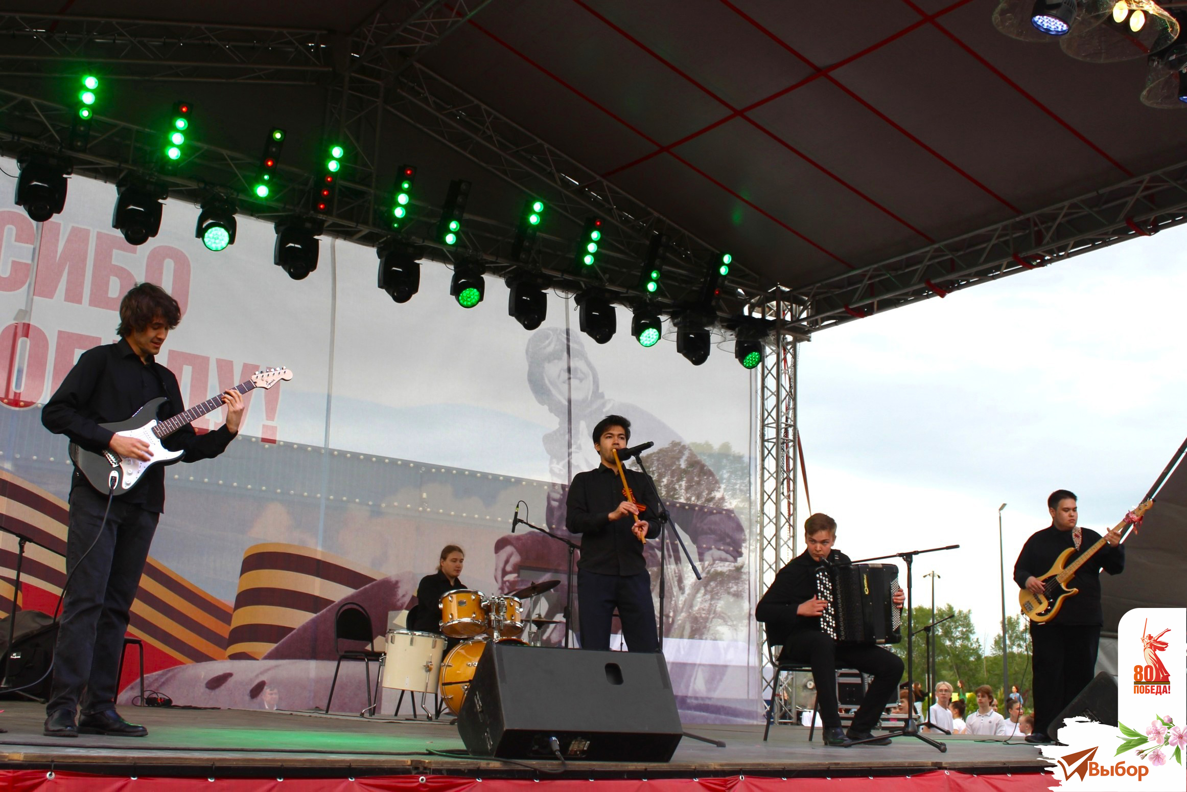 В Салавате 9 мая на набережной прошел большой концерт