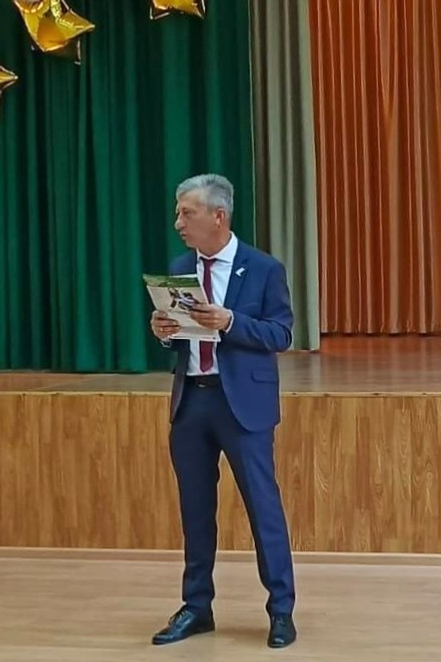 В Салавате выпускникам школы №19 подарили подписку на газету «Выбор»