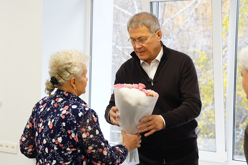 Глава Башкирии передал ордена Шаймуратова семьям погибших бойцов из Салавата