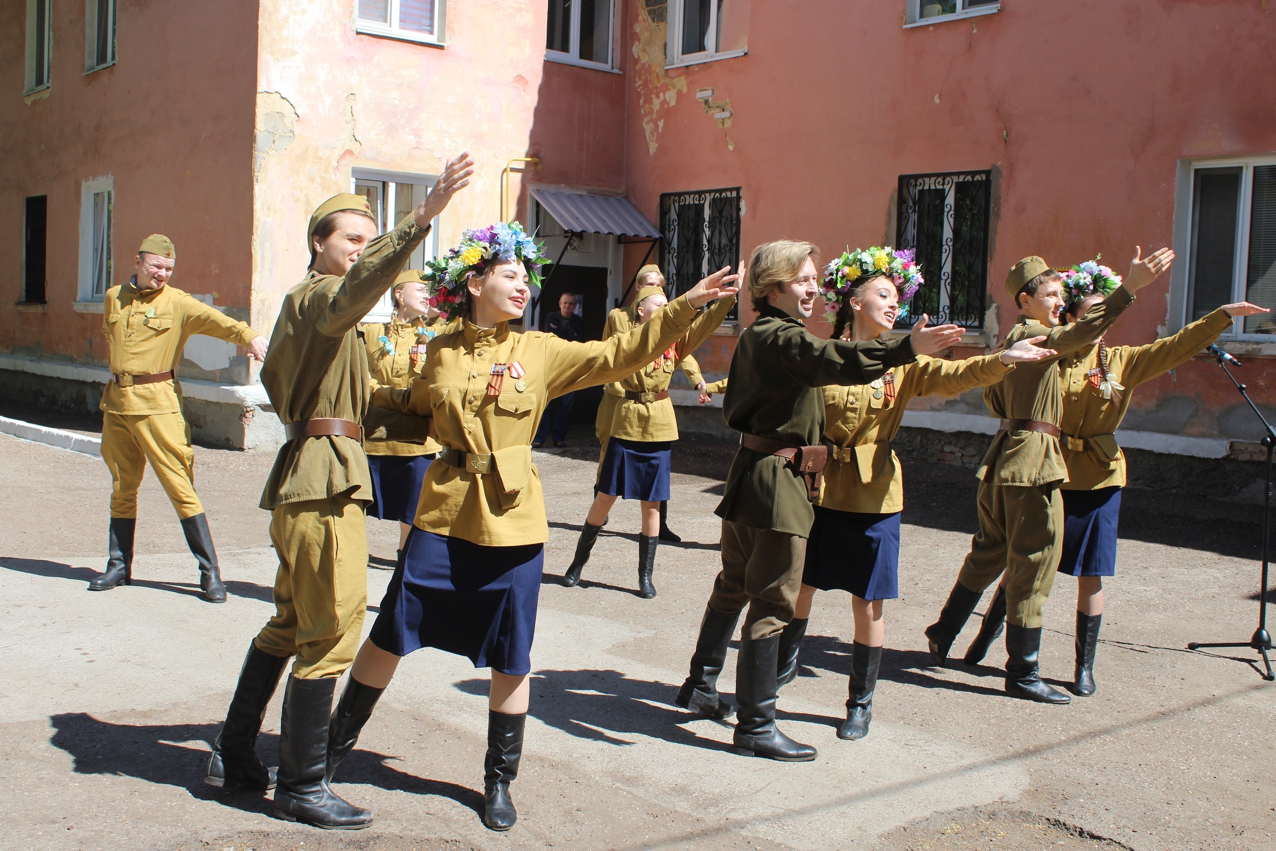 В Салавате поздравили ветерана Великой Отечественной войны Никифора Елисеева