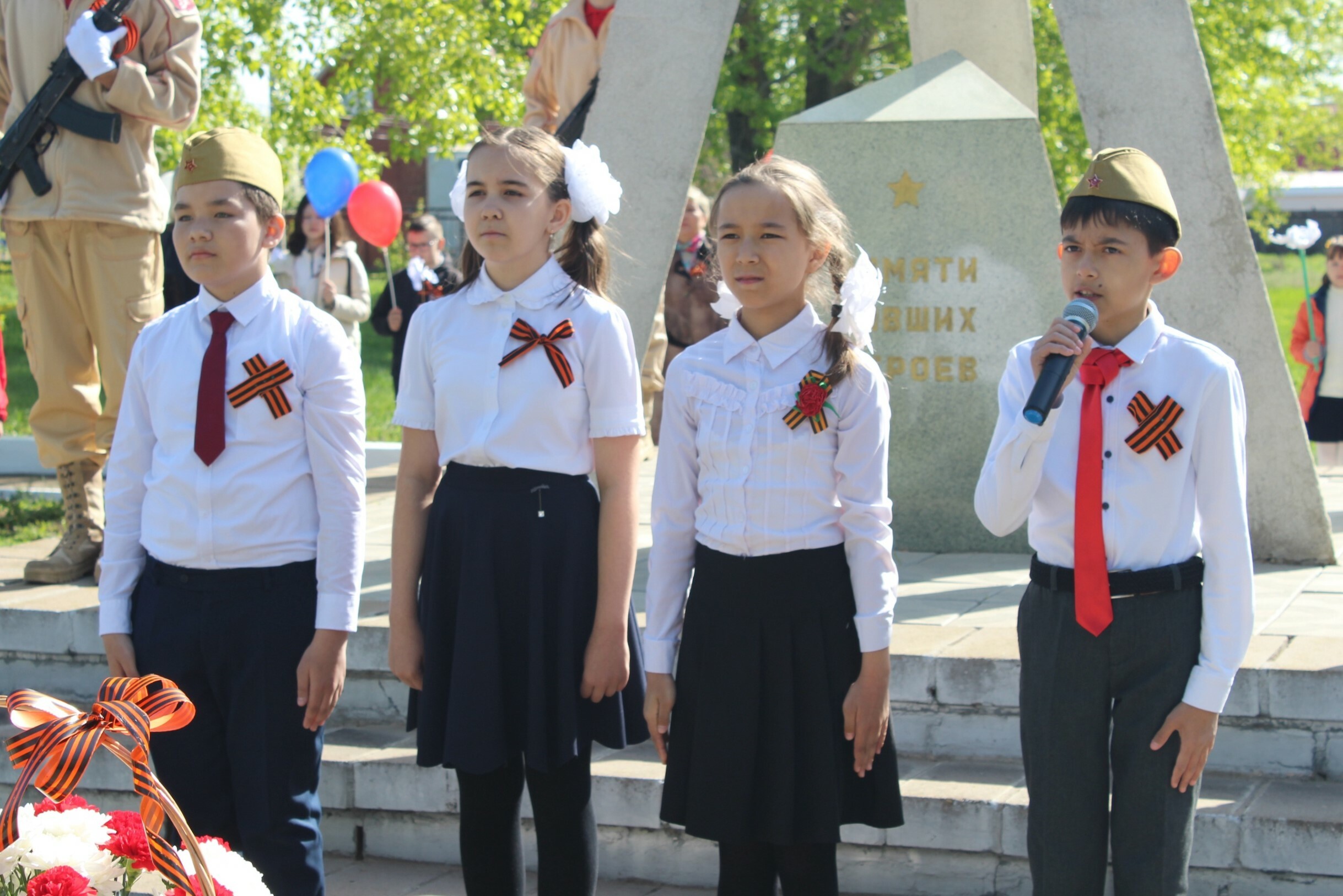 8 мая в Салавате прошли митинги у мемориальных комплексов и возложение цветов к могилам героев