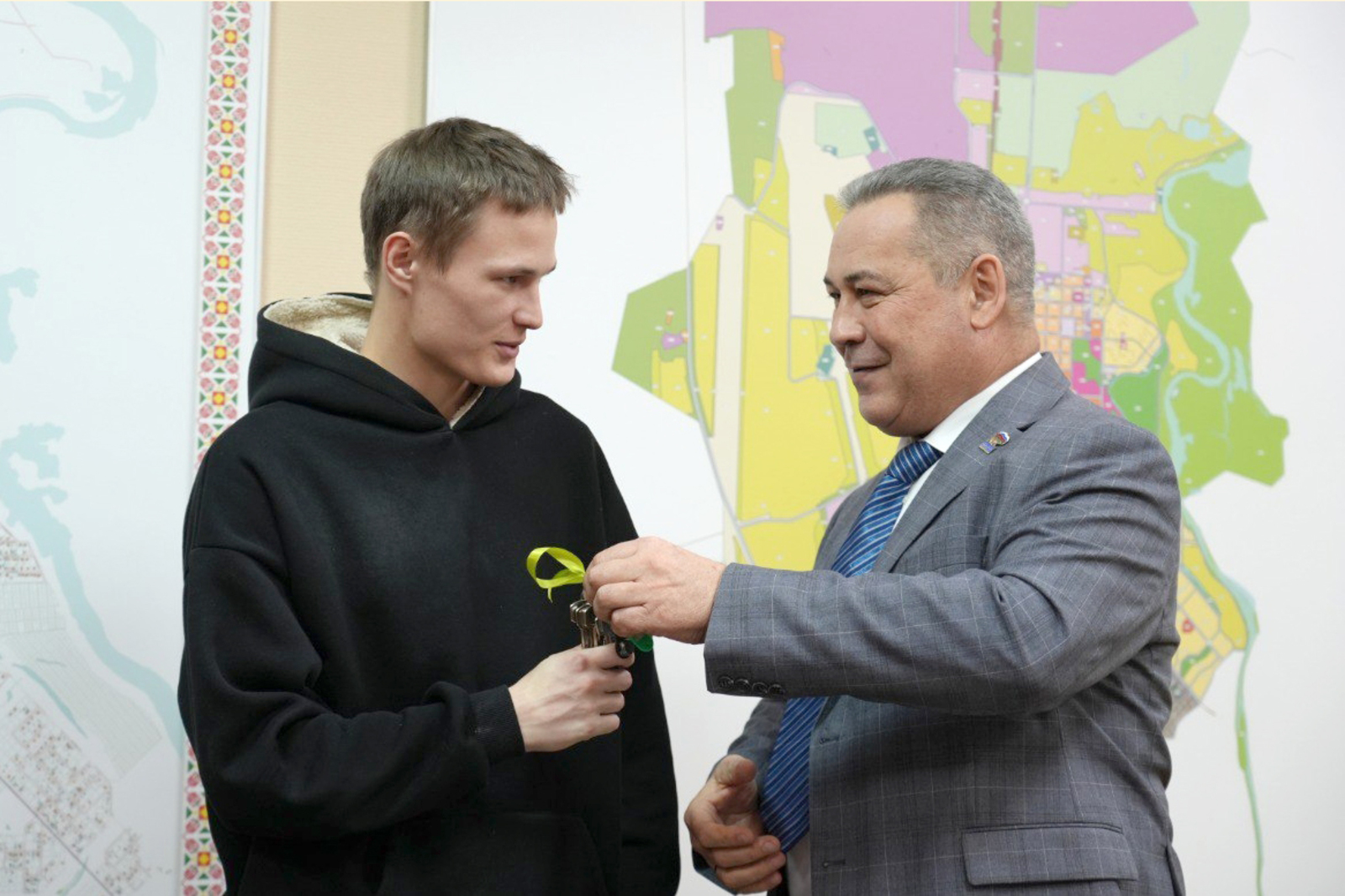 Мэр Салавата вручил ключи от квартиры