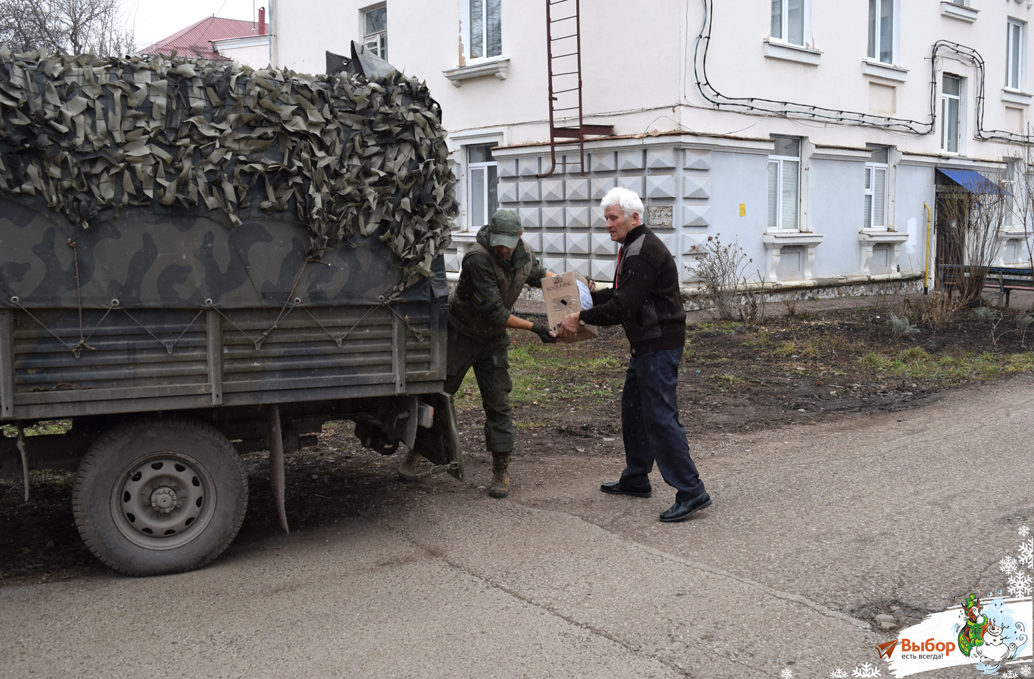Салаватский Совет ветеранов передал гумконвою окопные свечи
