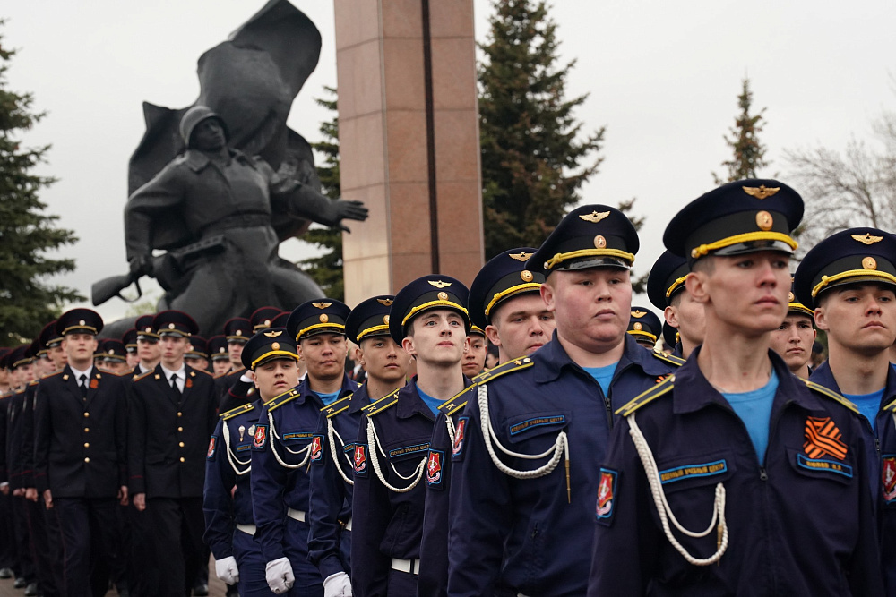 Глава Башкирии возложил венок Славы к Вечному огню