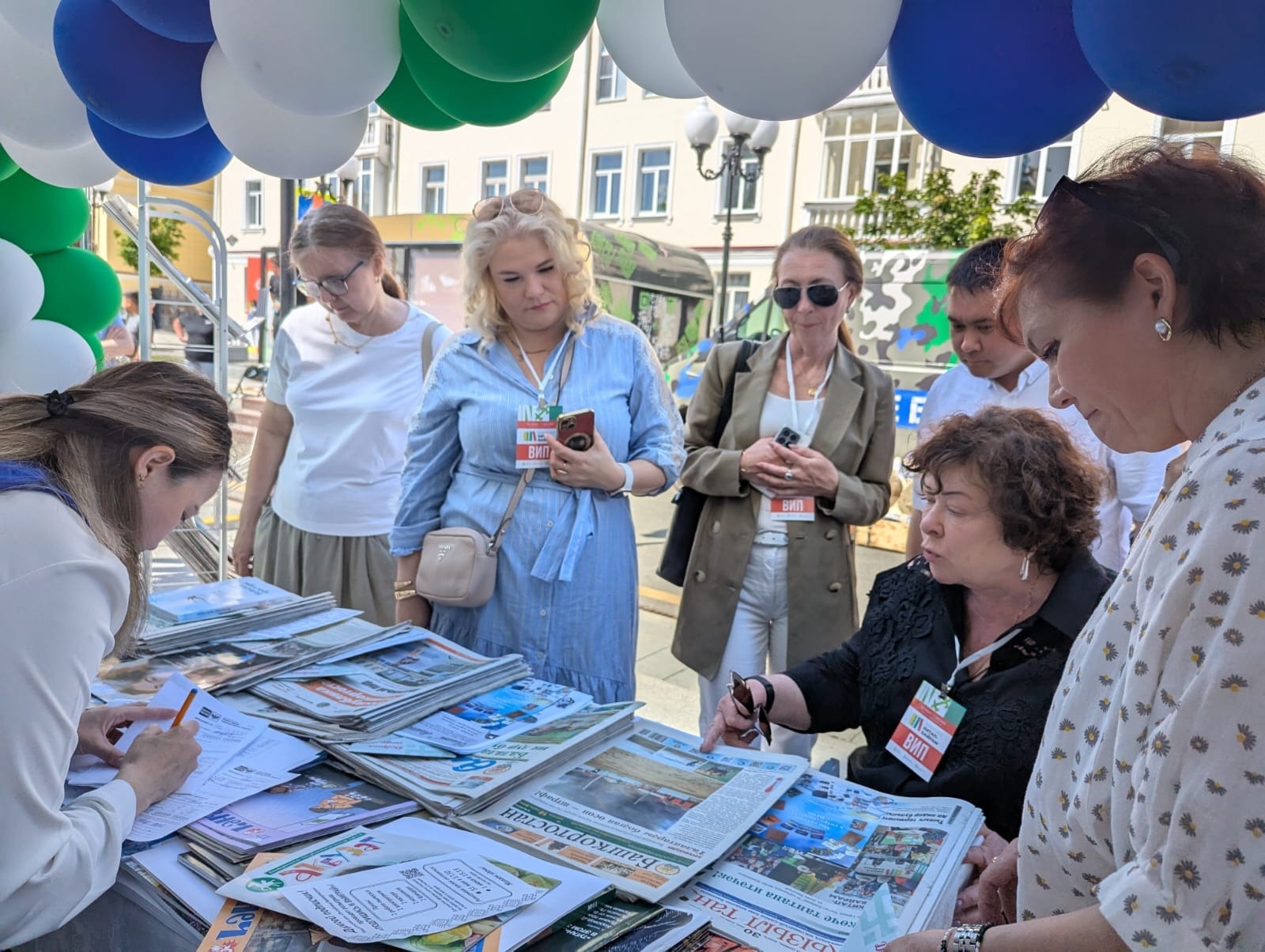 В акции «Добрая подписка» на ярмарке «Китап-Байрам» участвуют гости двух столиц