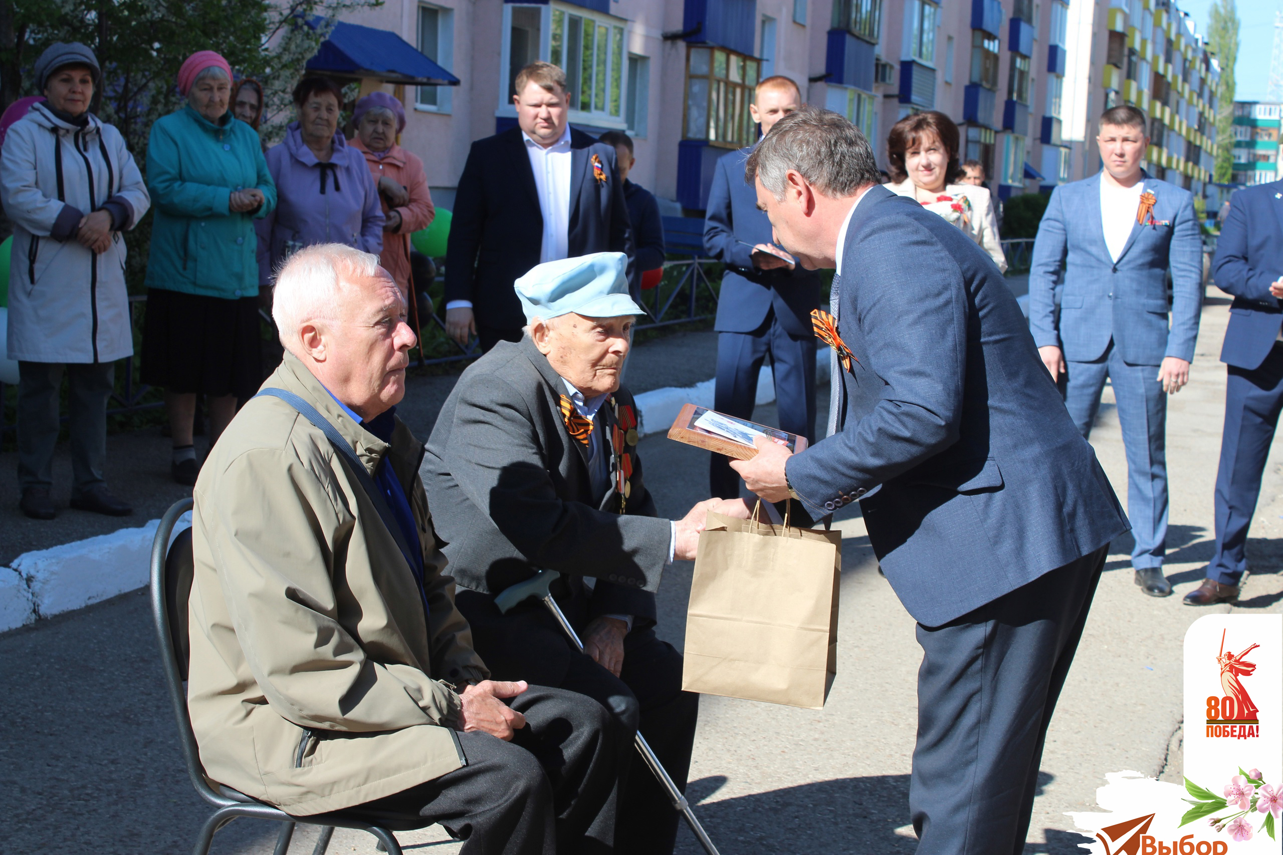 В Салавате поздравили ветерана Великой Отечественной войны Сергея Тараканова