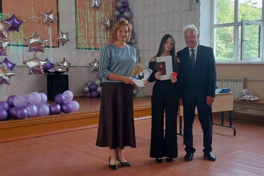В Салавате выпускникам лицея №8 подарили подписку на газету «Выбор»