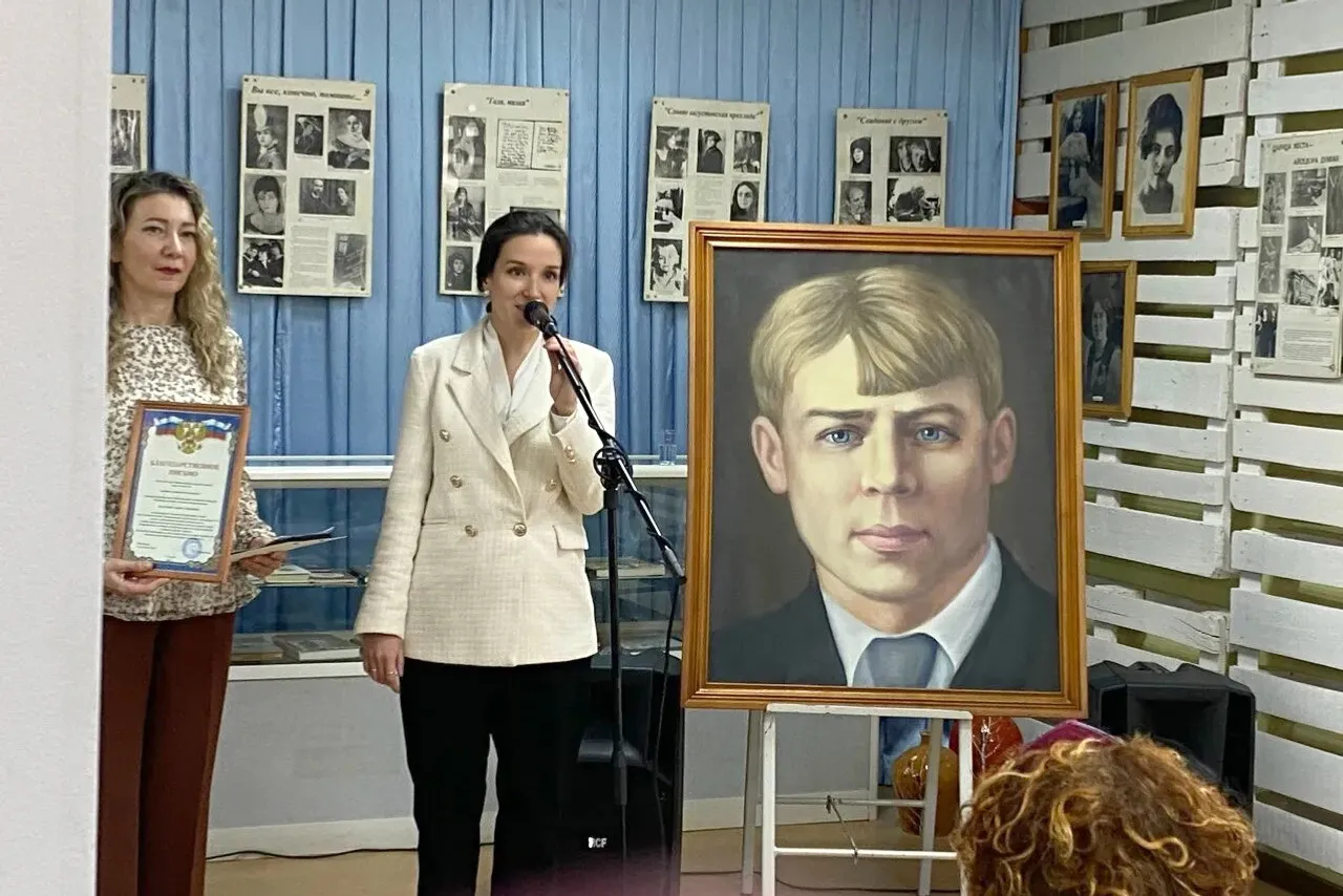 В Салавате представили частную коллекцию, посвященную Сергею Есенину