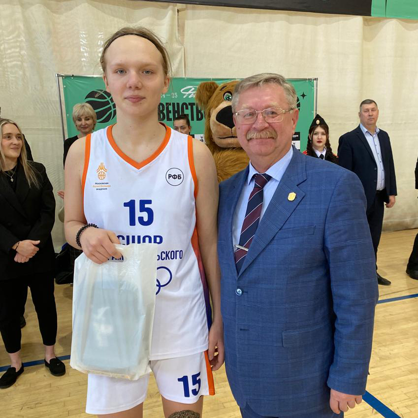 Звезда баскетбола наградит чемпионов