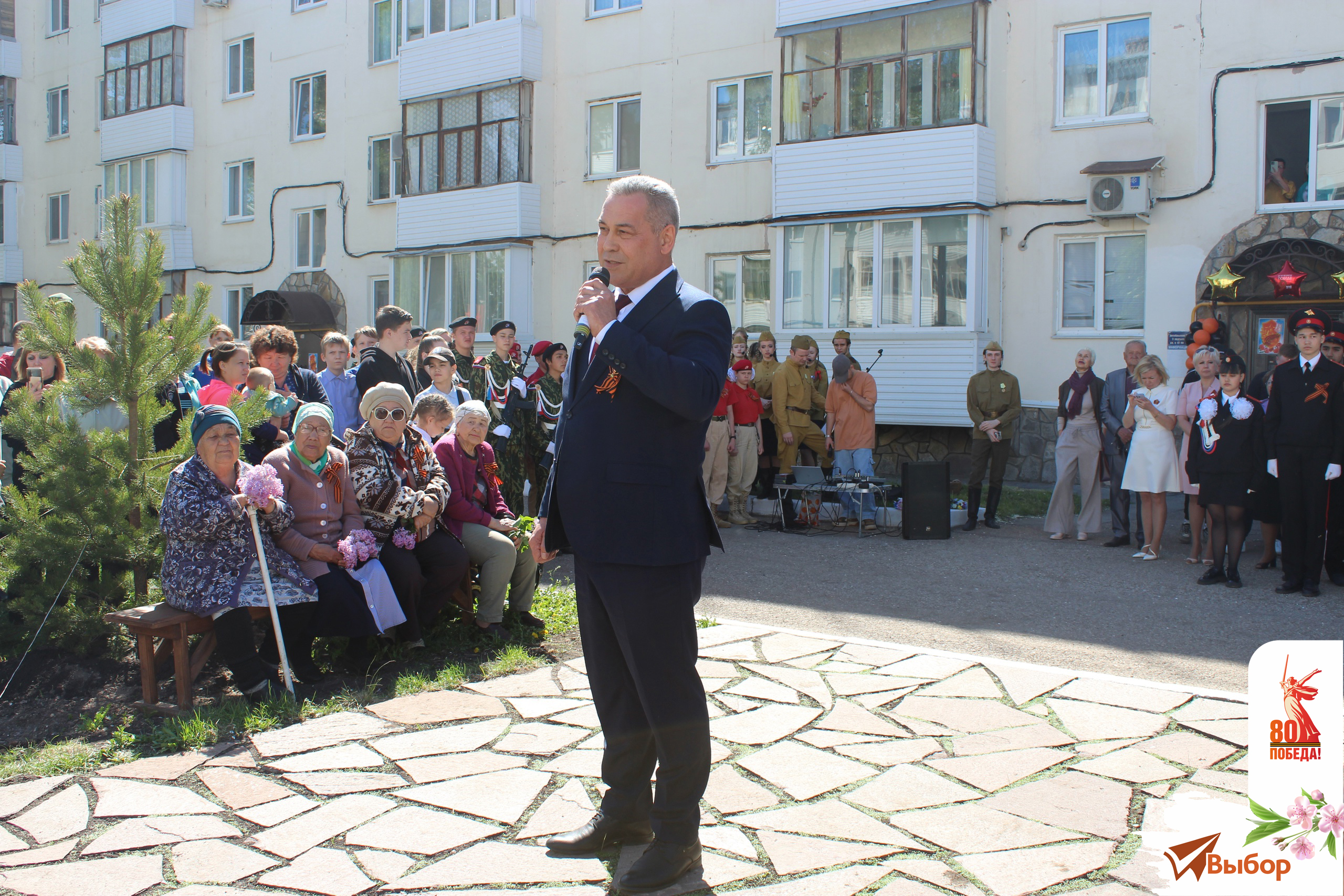 В Салавате поздравили ветерана Великой Отечественной войны Владимира Пискарева